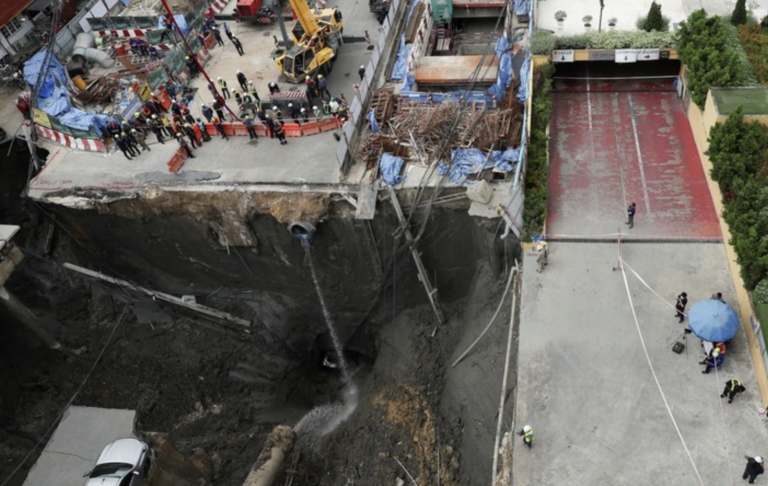 Pánico en Bangkok por enorme socavón